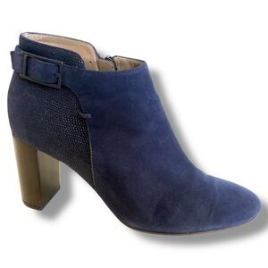 Aquatalia “Veronica” Midnight Blue Weatherproof Suede Ankle Boots. Women’s SZ 7